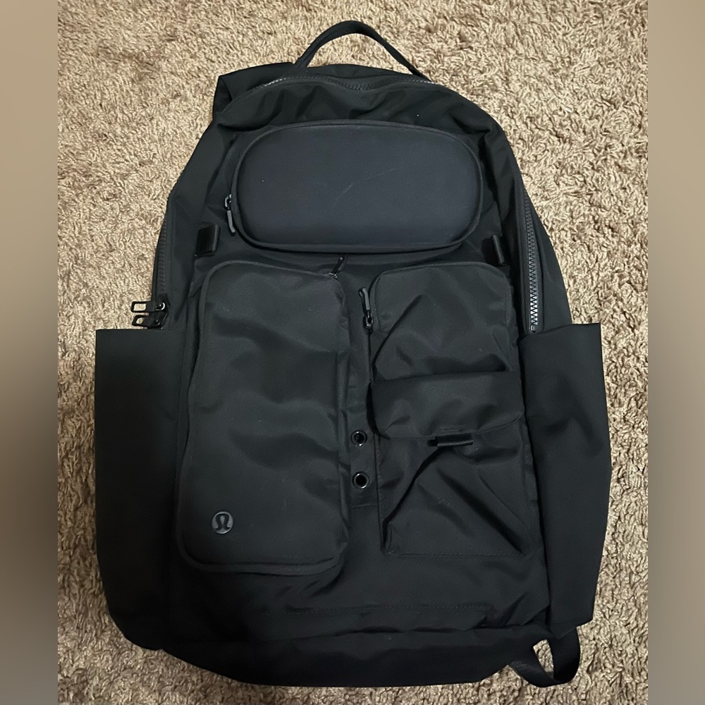 Lululemon backpack, used 3 times, perfect condition. Original price was $168.